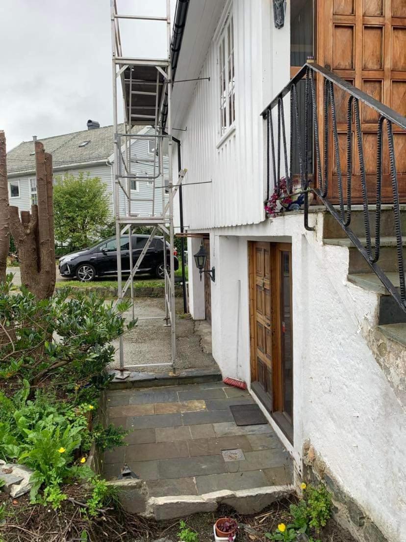 Sentrumsnaer Kjellerleilighet, Naer Sykehus Og Hogskole, Parkering Haugesund Exteriör bild